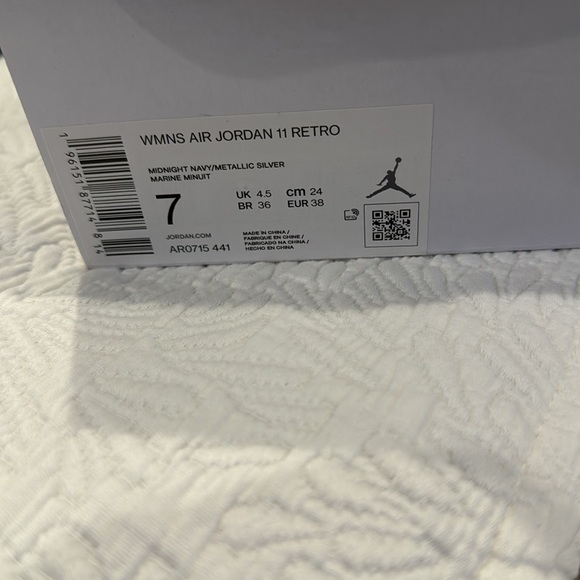 Women’s Air Jordan 11 Retro size 7 - Picture 5 of 5